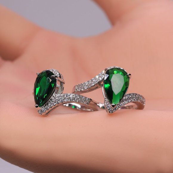 Green Crystal pear shaped ring with Cz. - Picture 2 of 6
